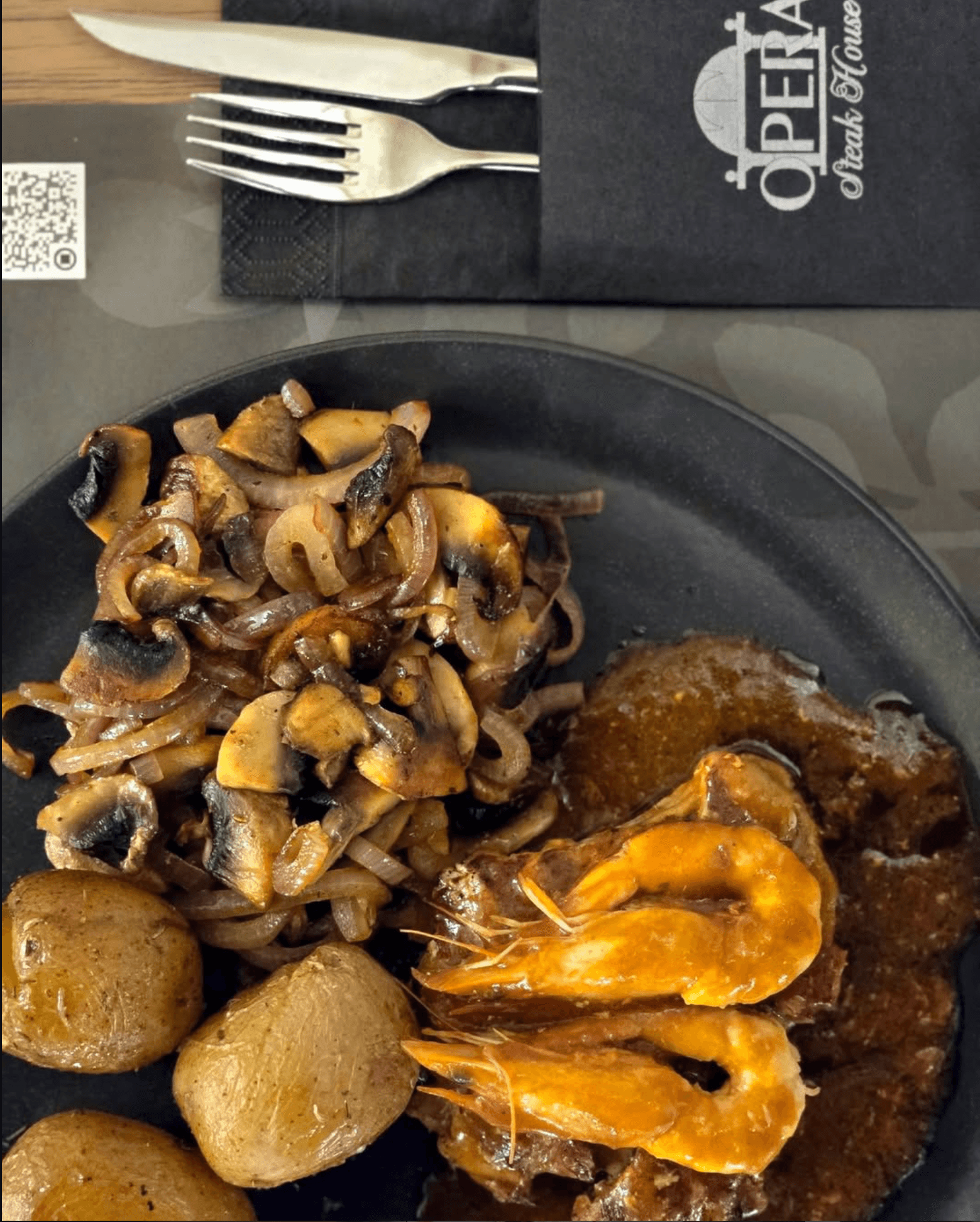 Fillet Steak with Prawns
